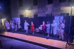 Commedia teatrale "Il malato immaginario" luglio 2026 ai Chiostri di Santa Caterina a Finalborgo e in piazza San Pietro a Borgio Verezzi